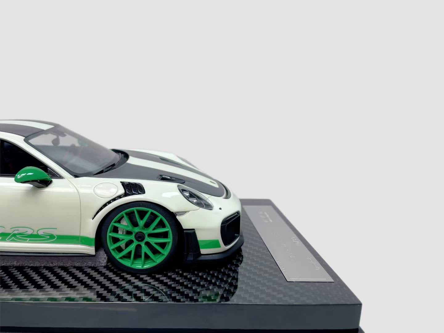 UU 1/18 Porsche 911 GT2RS Limited Edition Car Model Ornament