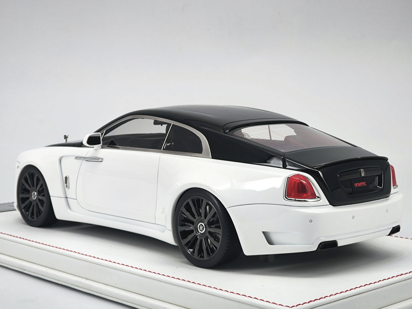 DG 1/18 Rolls-Royce Phantom Black and White Simulation Car Model Birthday Gift