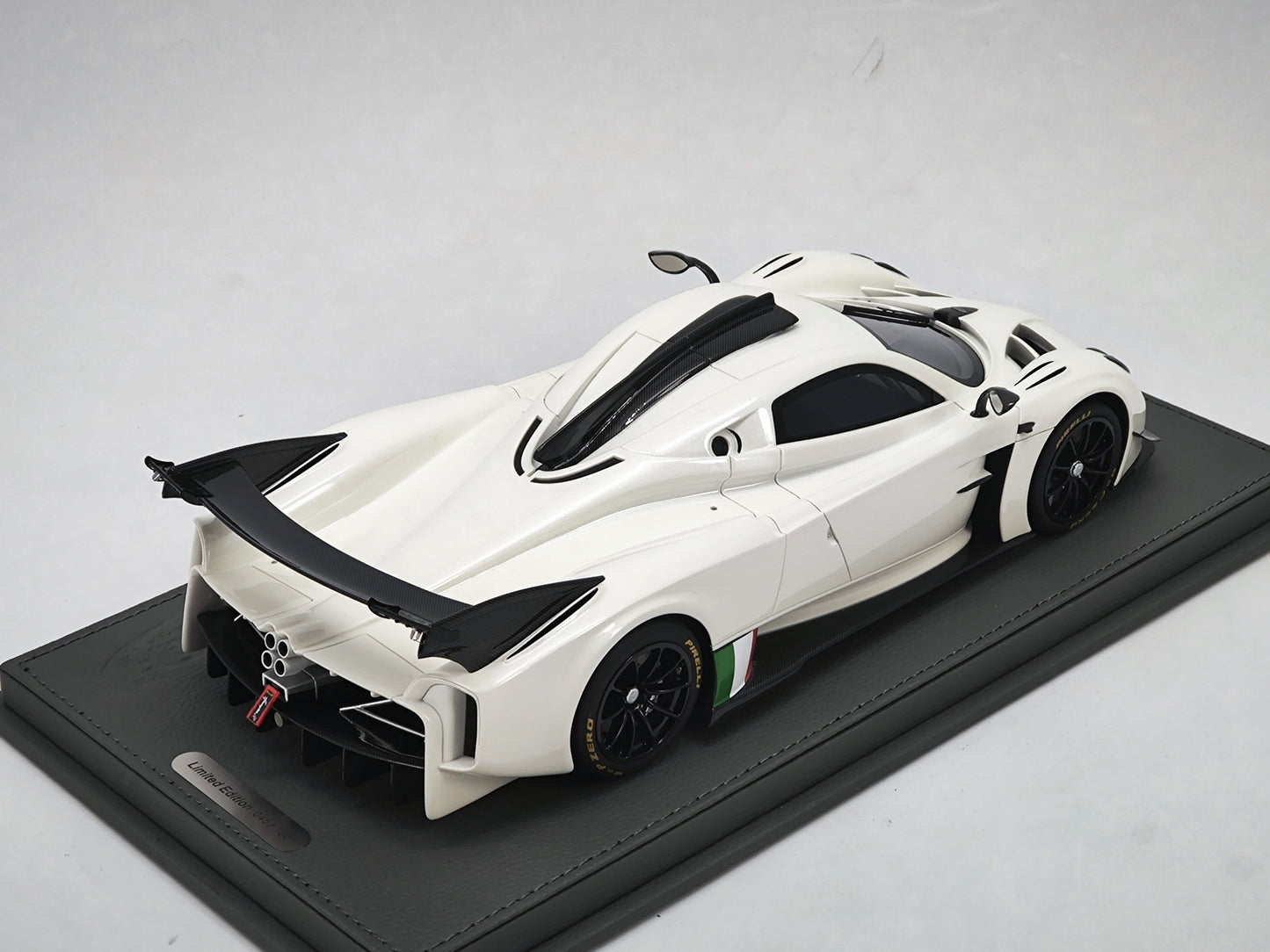 BBR 1/18 Pagani Huayra R White Simulation Car Model