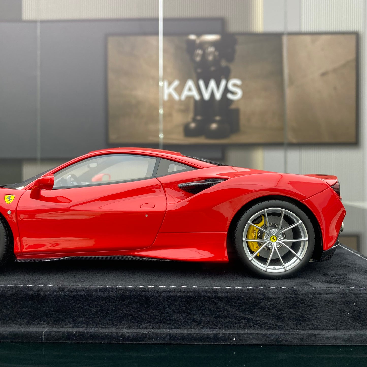 Adorno de coche Ferrari F8 Standard Red de edición limitada, modelo HH 1/18