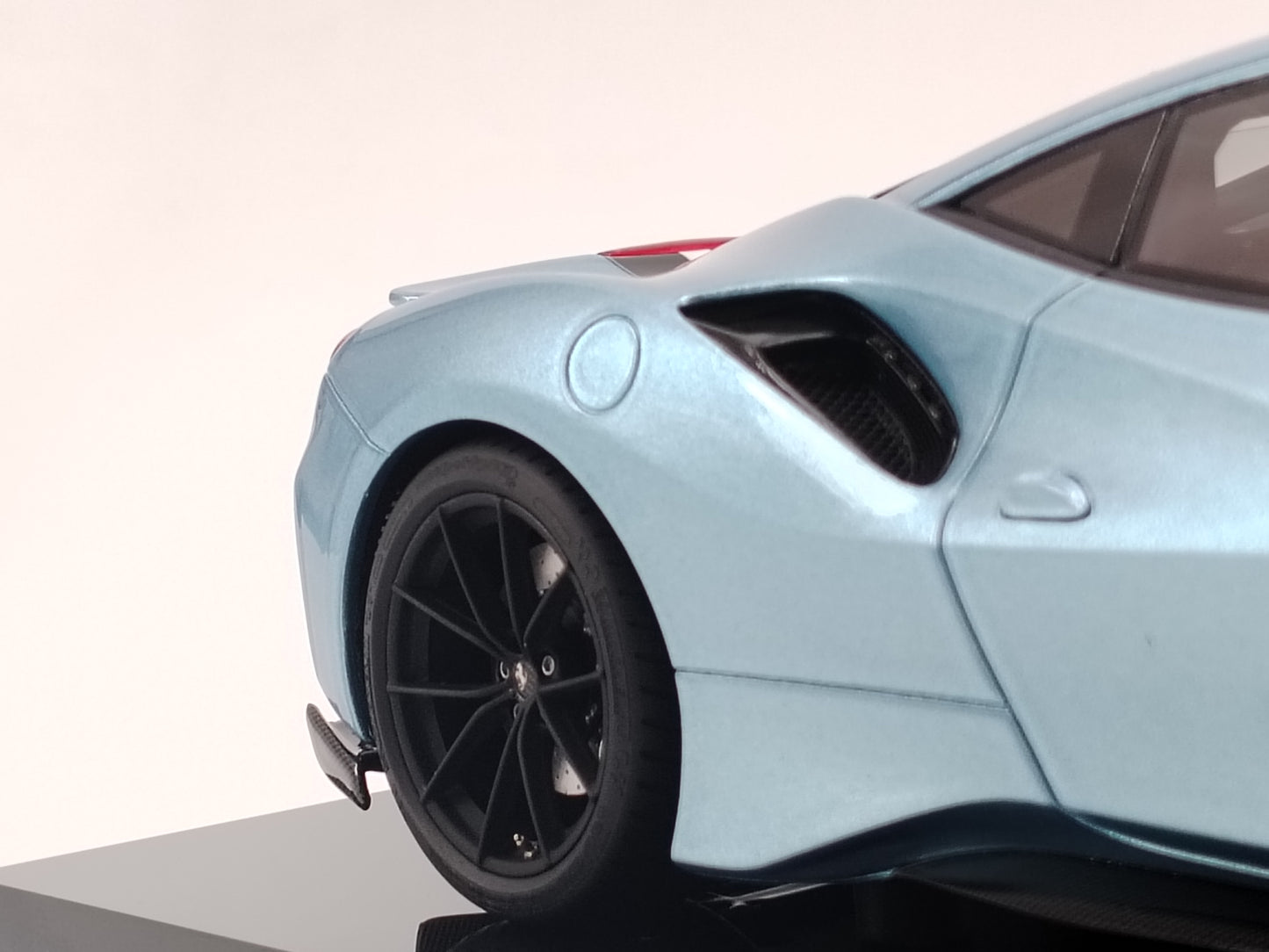 Amalgam 1/18 Ferrari 488 PISTA Ice Blue Limited Edition Scale Model Car