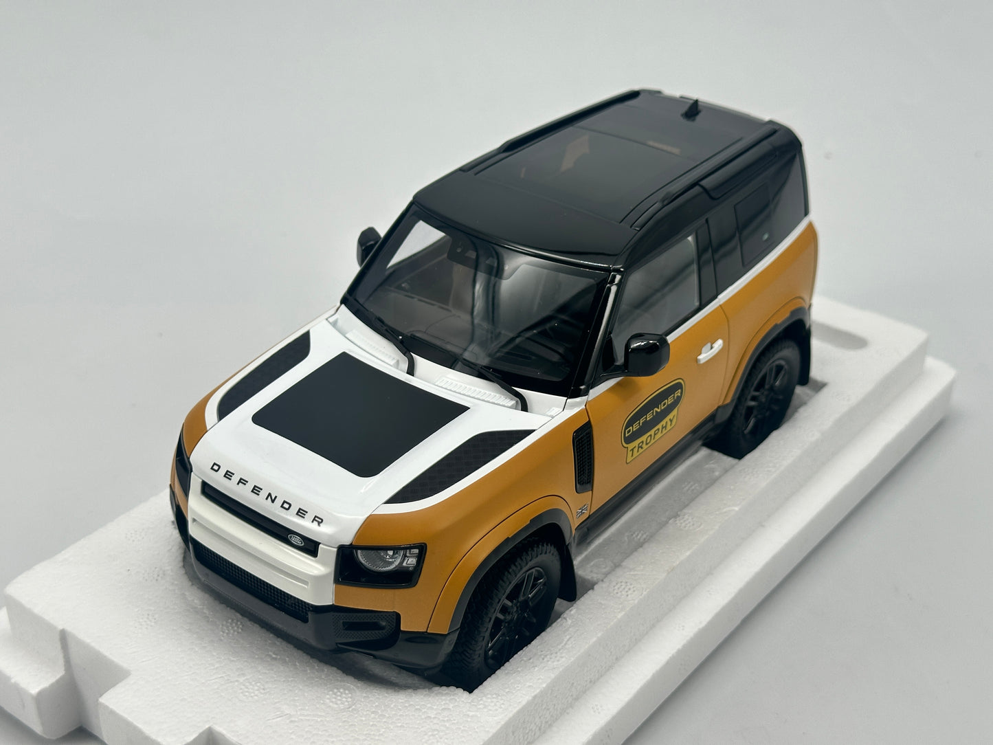 Almost Real 1/18 Land Rover Defender 90 White and Yellow Alloy Model Car