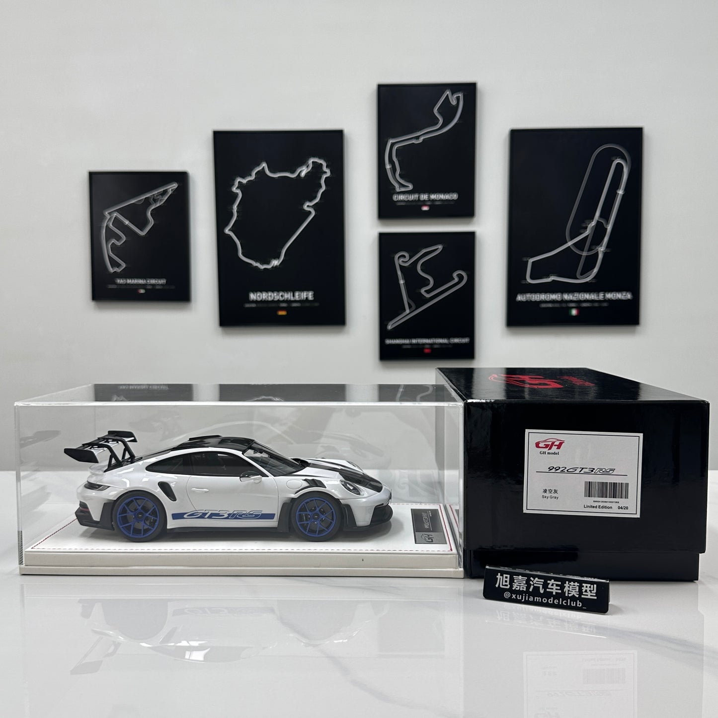 GH MODEL 1/18 Porsche 992 GT3RS, Sky Grey Limited Edition Model Car Figurine