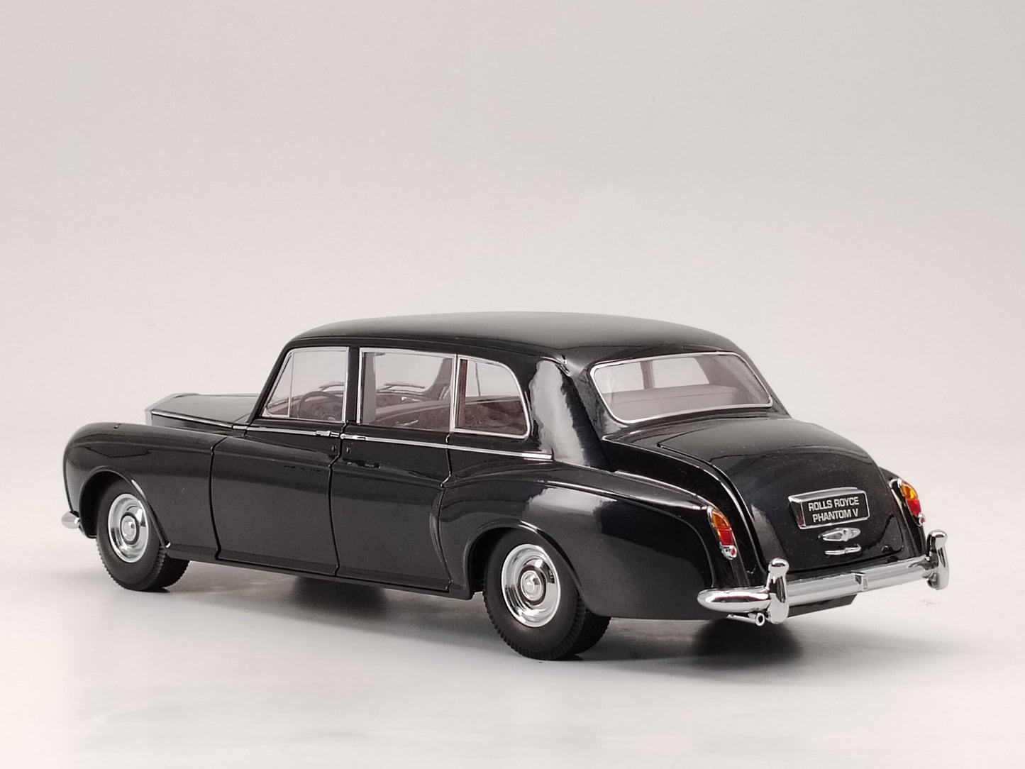 Paragon 1/18 Rolls-Royce Phantom 5th Generation Alloy Car Model Ornaments Birthday Gift