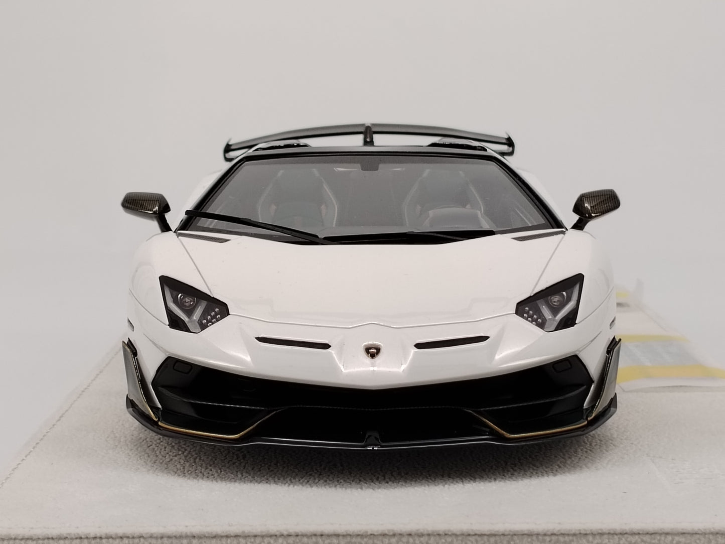 MAKEUP 1/18 Lamborghini SVJ ROADSTER White and Green Limited Edition Simulation Model Car