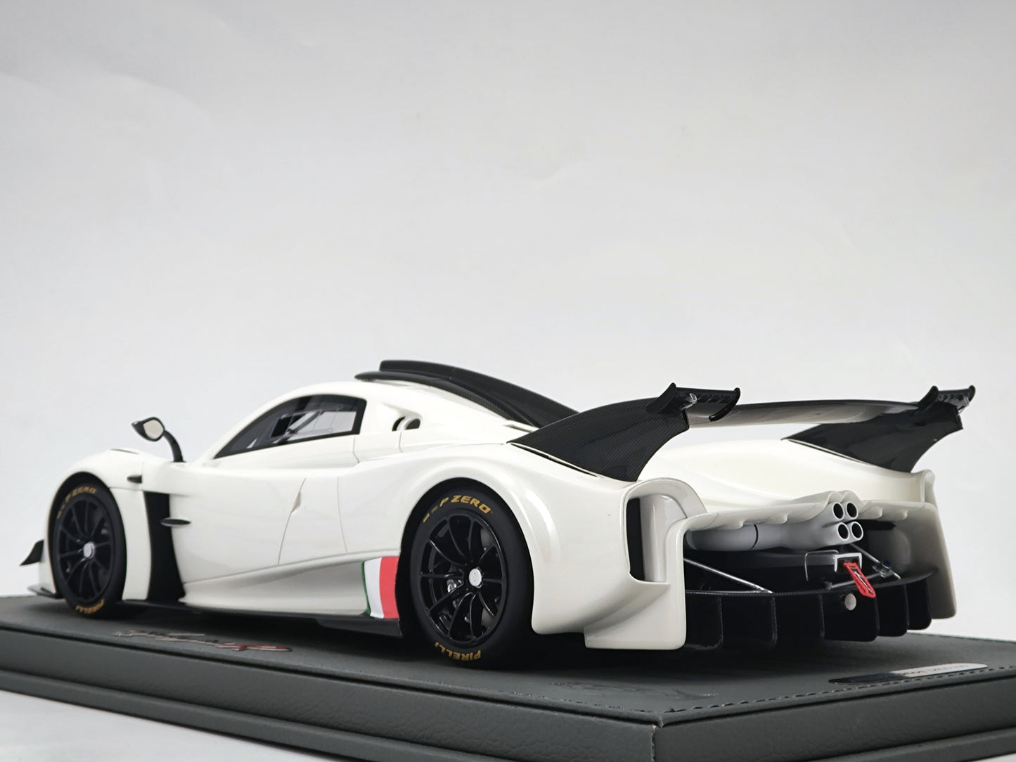 BBR 1/18 Pagani Huayra R White Simulation Car Model