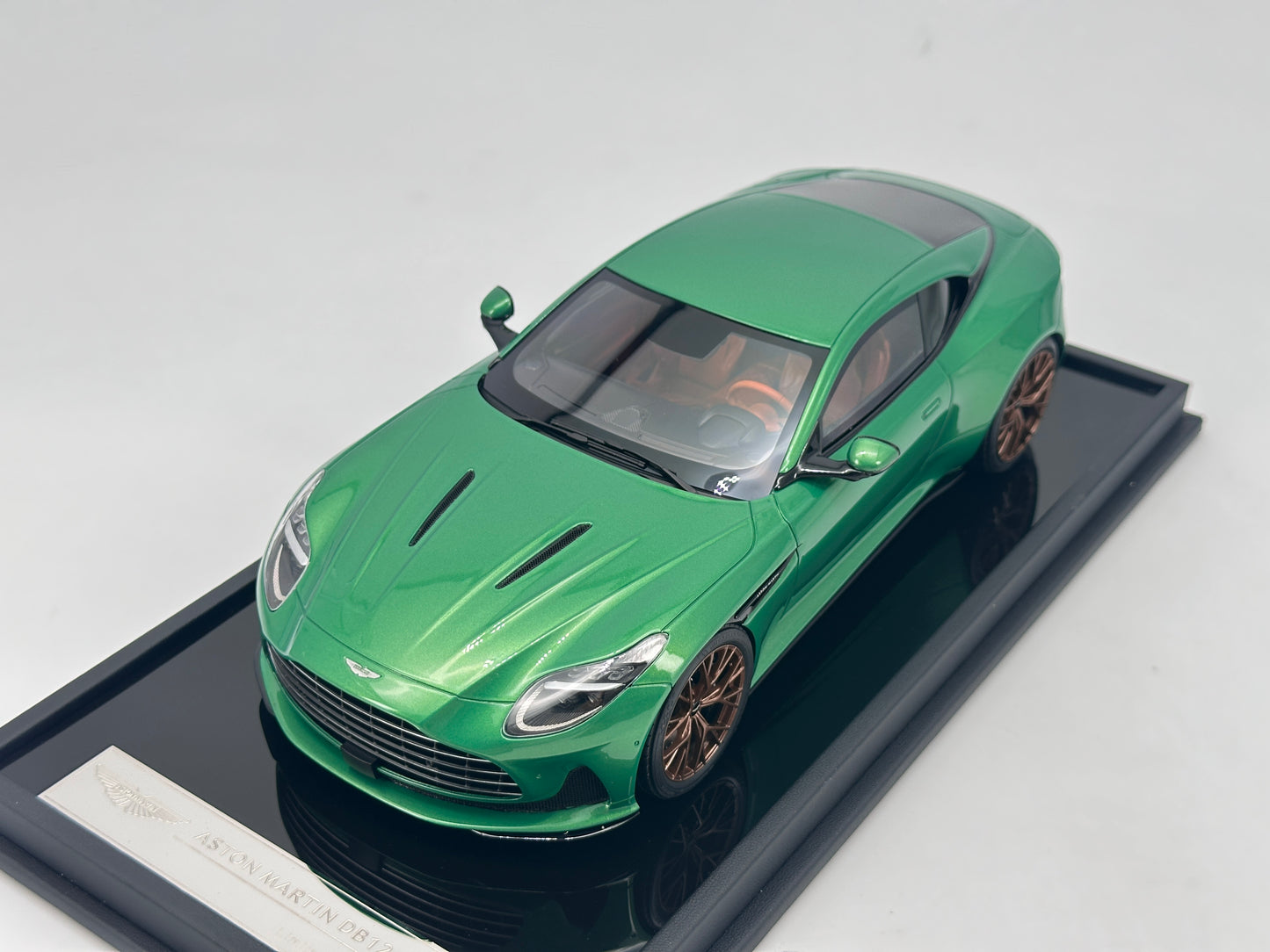 MOTORHELIX 1/18 Aston Martin DB12 COUPE Emerald Green Simulated Car Model