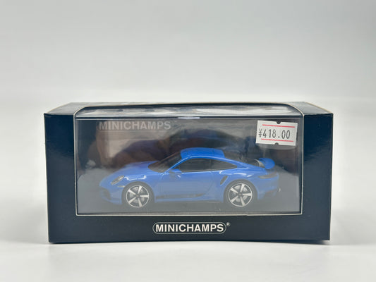 MINICHAMPS 1/43 Audi RS6 C8 blue alloy car model MINI071