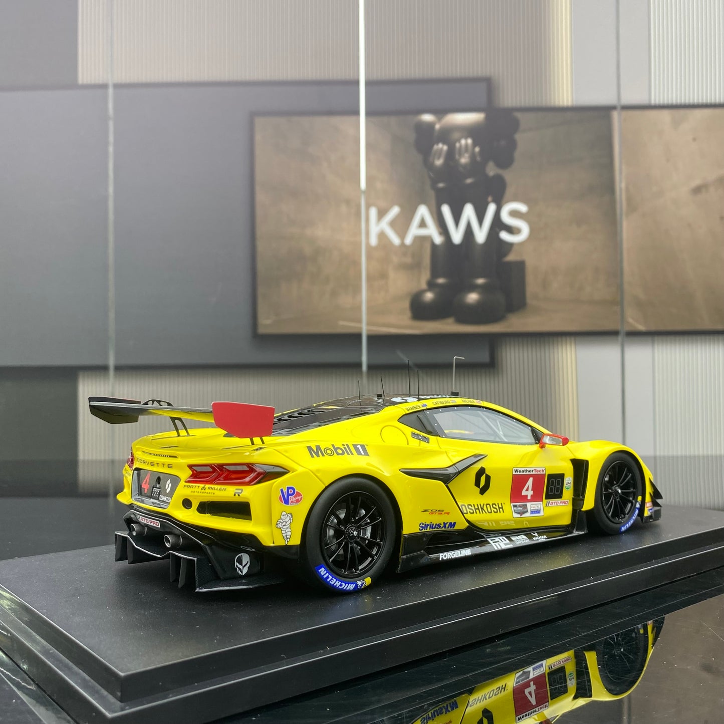 Topspeed 1/18 Chevrolet Corvette GT3.R #4 resin car model ornaments