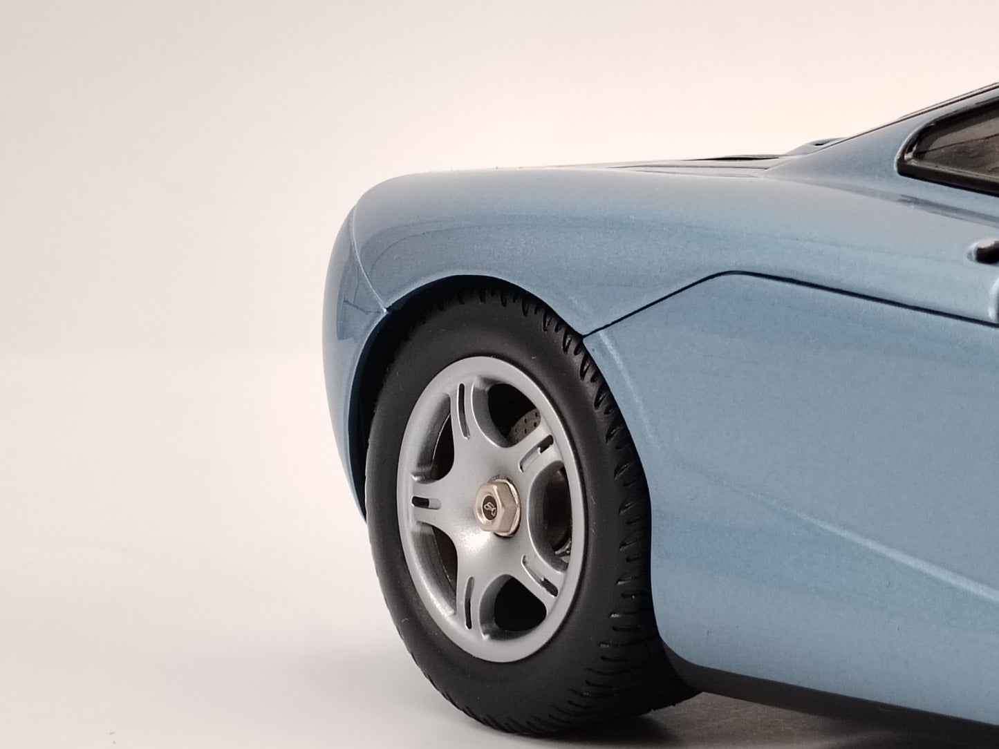 LCD 1/18 McLaren F1 Ice Blue Alloy Car Model