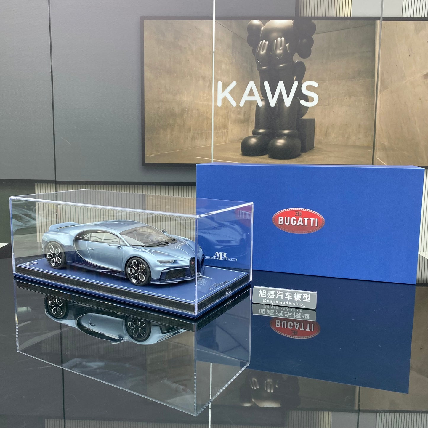MR 1/18 Bugatti Chiron Profilee Atlantic Blue Limited Edition Car Model Ornament