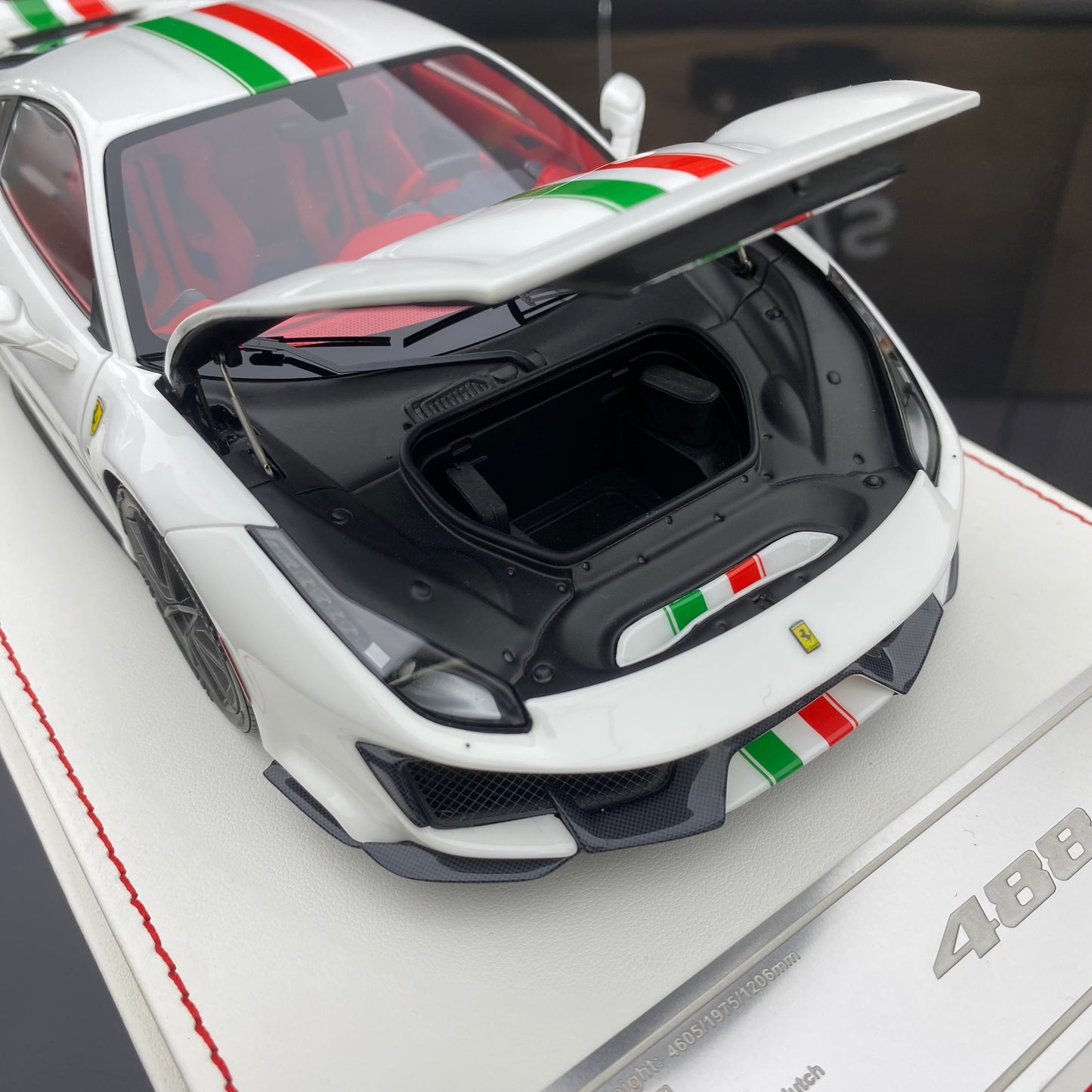 DM 1/18 Ferrari 488 pista resin fully opened fluorescent limited edition car model ornaments