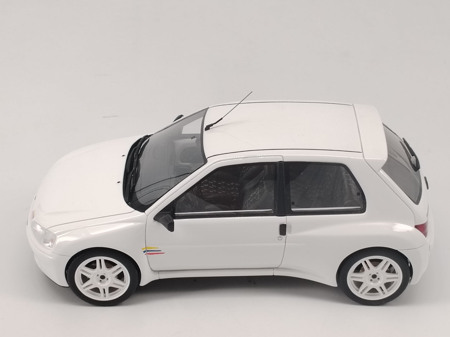 OTTO 1/18 Dongfeng Peugeot 106 MAXI/dimma white simulation car model ornaments