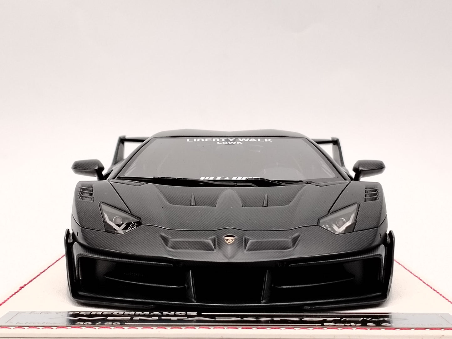 DG 1/18 Lamborghini Aventador GT EVO Black Carbon Limited Edition Die-cast Model Car