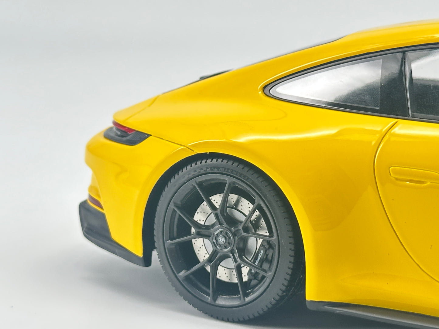 MINICHAMPS 1/18 Porsche 911 (992) GT3 TOURING 2022 Alloy Car Model