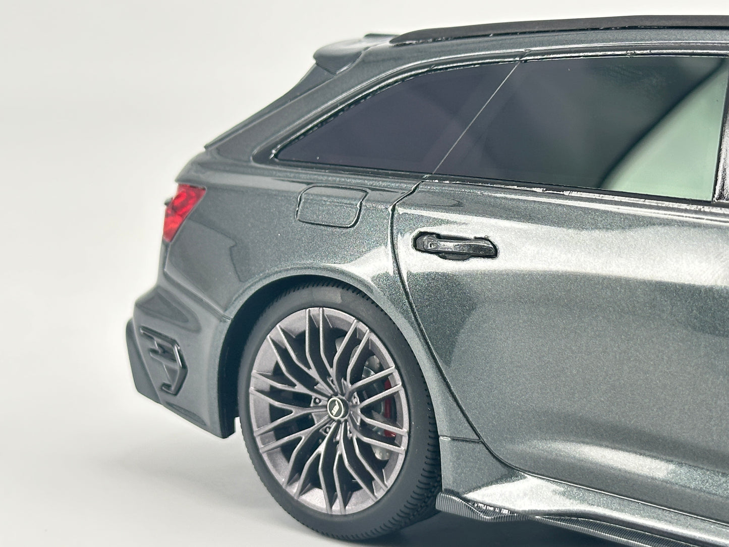 TOPSPEED 1/18 Audi ABT RS6-R Daytona Grey Simulation Car Model Ornaments