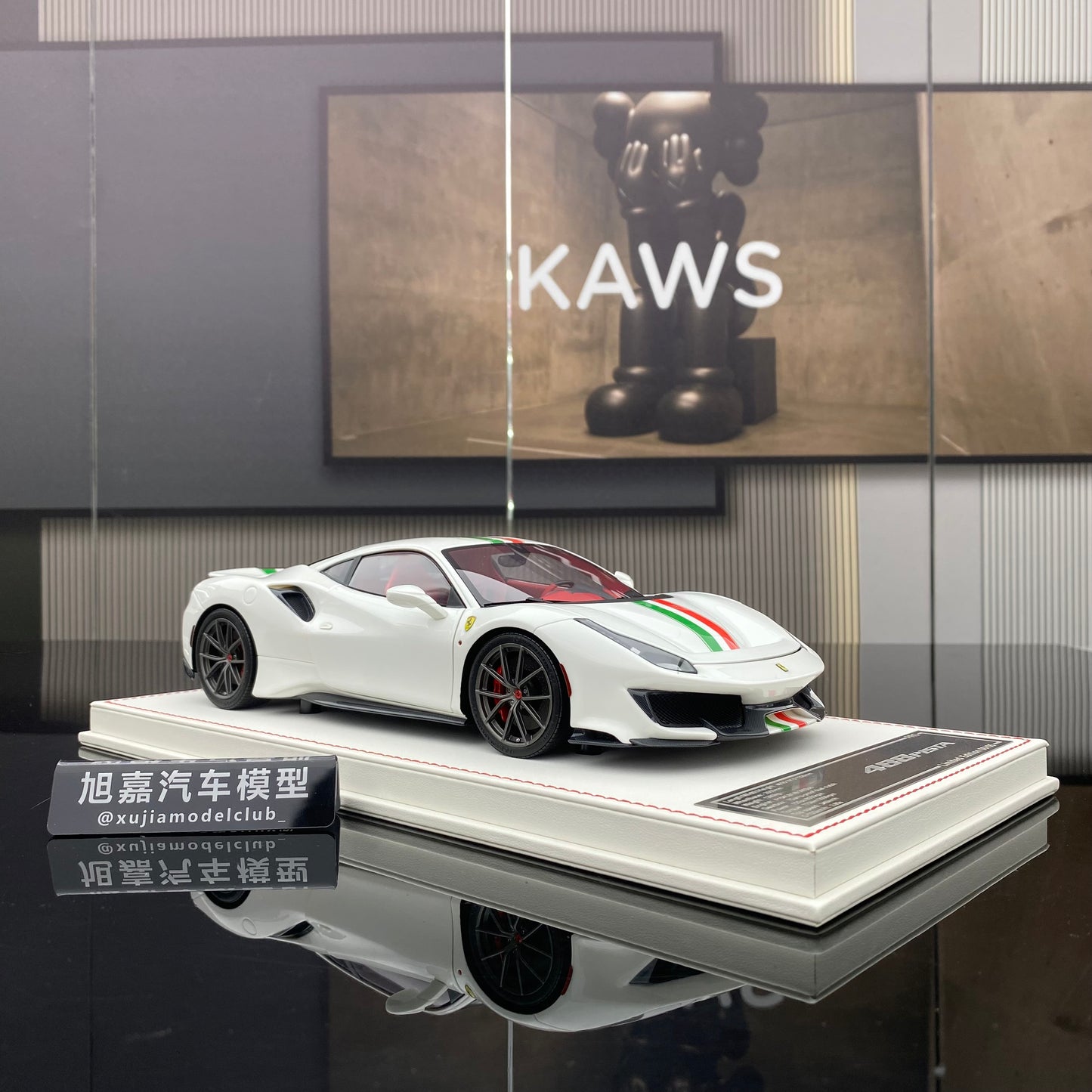 DM 1/18 Ferrari 488 pista resin fully opened fluorescent limited edition car model ornaments