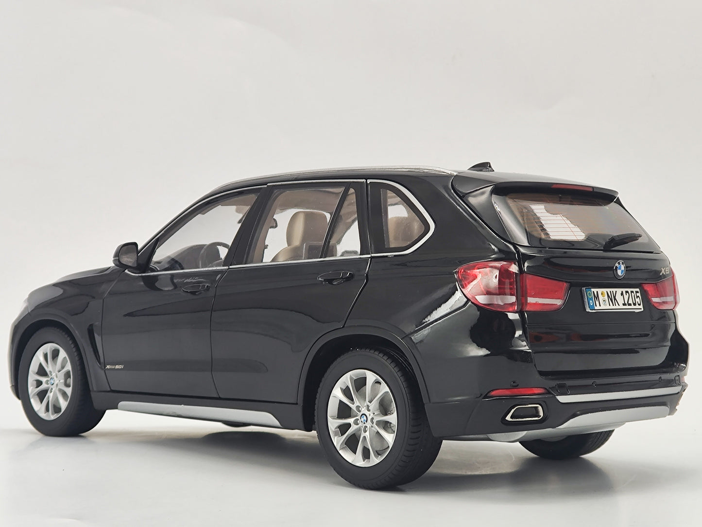 Paragon 1/18 BMW X5 (F15) Black Die-cast Model Car
