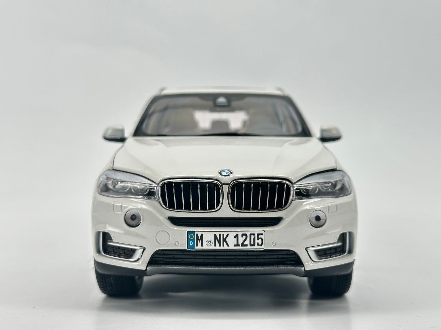 paragon 1/18 BMW X5(F15) white alloy model car