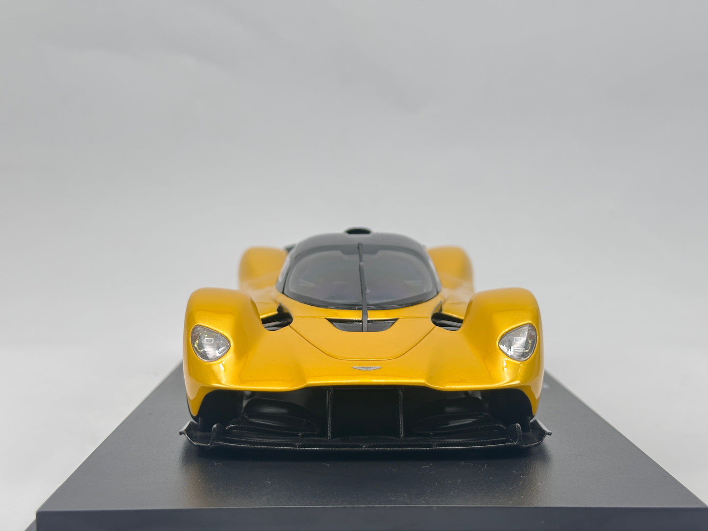 Topspeed 1/18 Aston Martin Valkyrie Sunburst Yellow Simulation Car Model