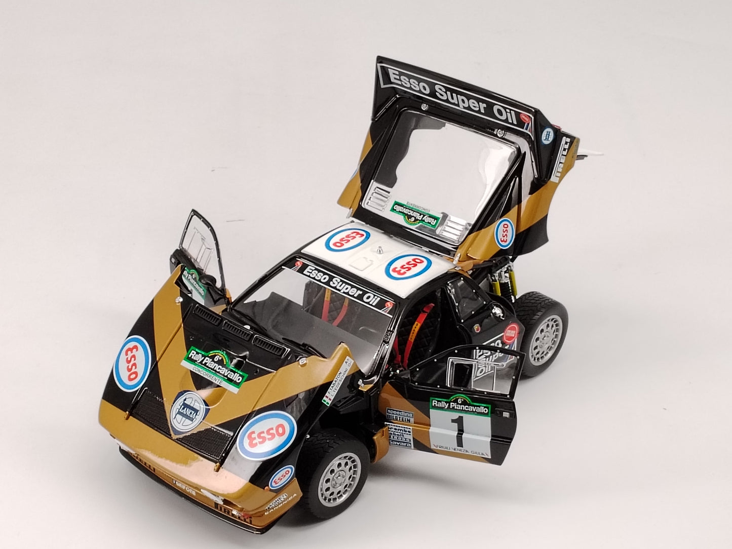 Kyosho 1/18 Lancia 037 1984 Piancavallo alloy car model