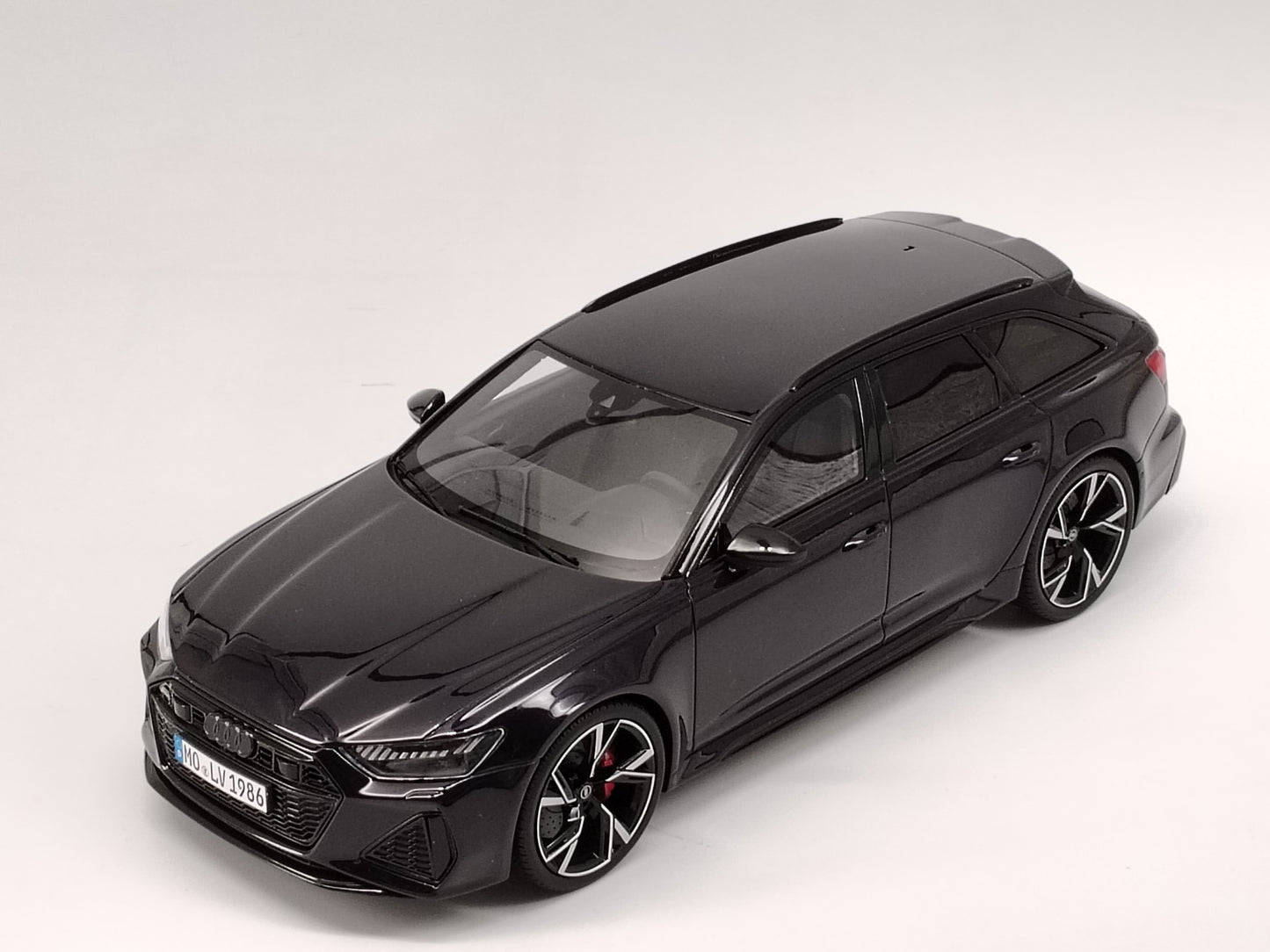 GT Spirit 1/18 Audi RS6 Avant with luggage black simulation model car
