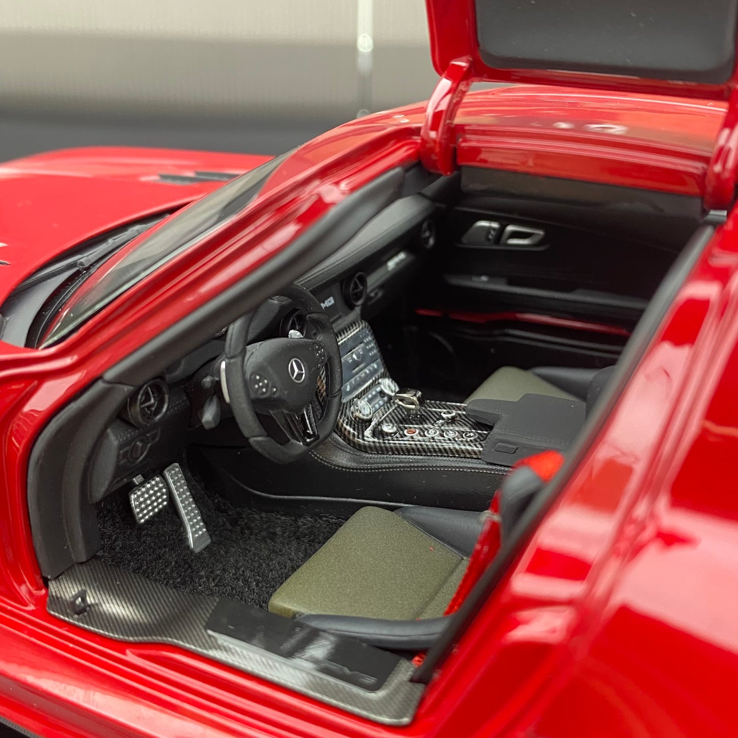 MINICHAMPS 1/18 Mercedes-Benz AMG SLS Black Series Red Alloy Fully Open Simulation Car Model Ornament Collection
