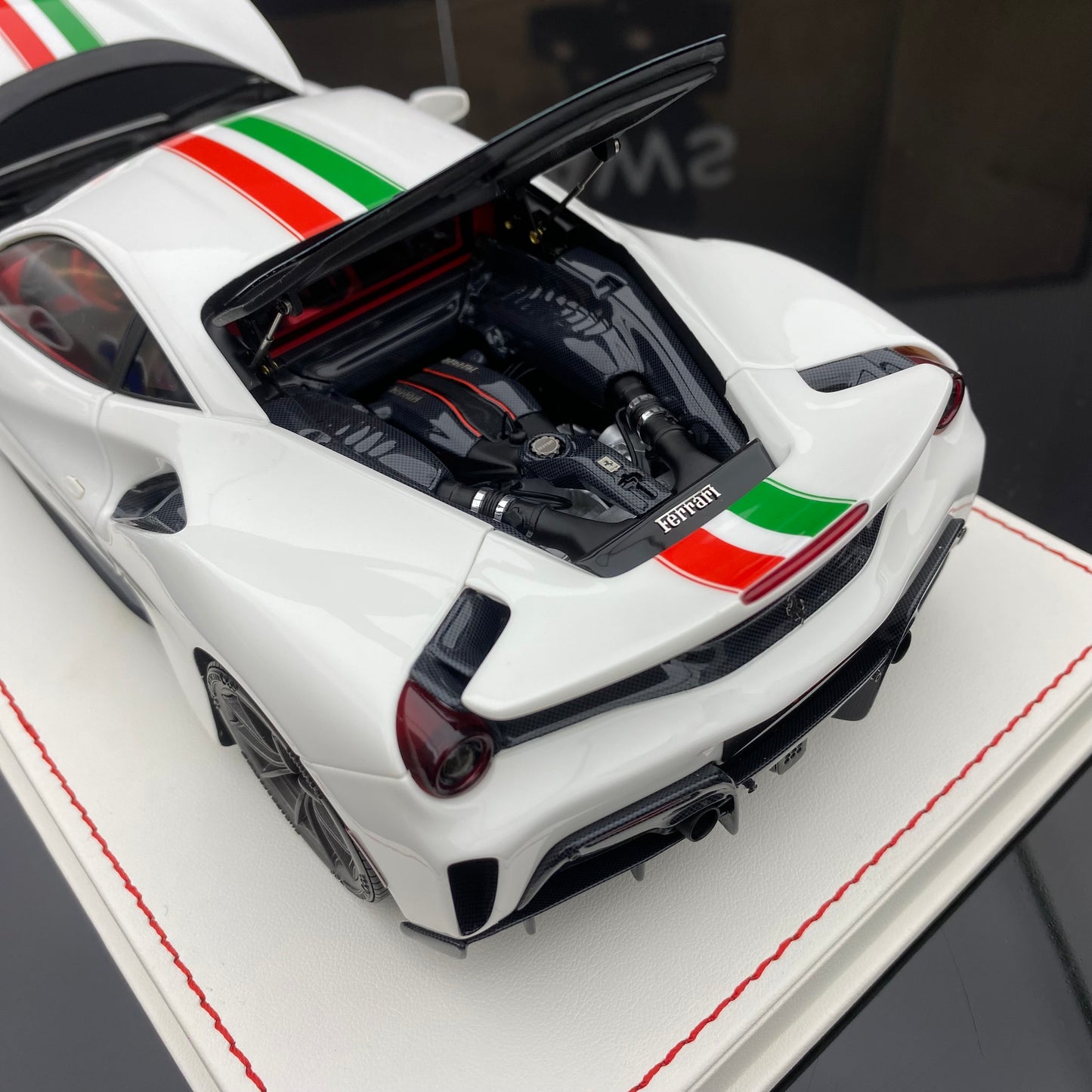 DM 1/18 Ferrari 488 pista resin fully opened fluorescent limited edition car model ornaments