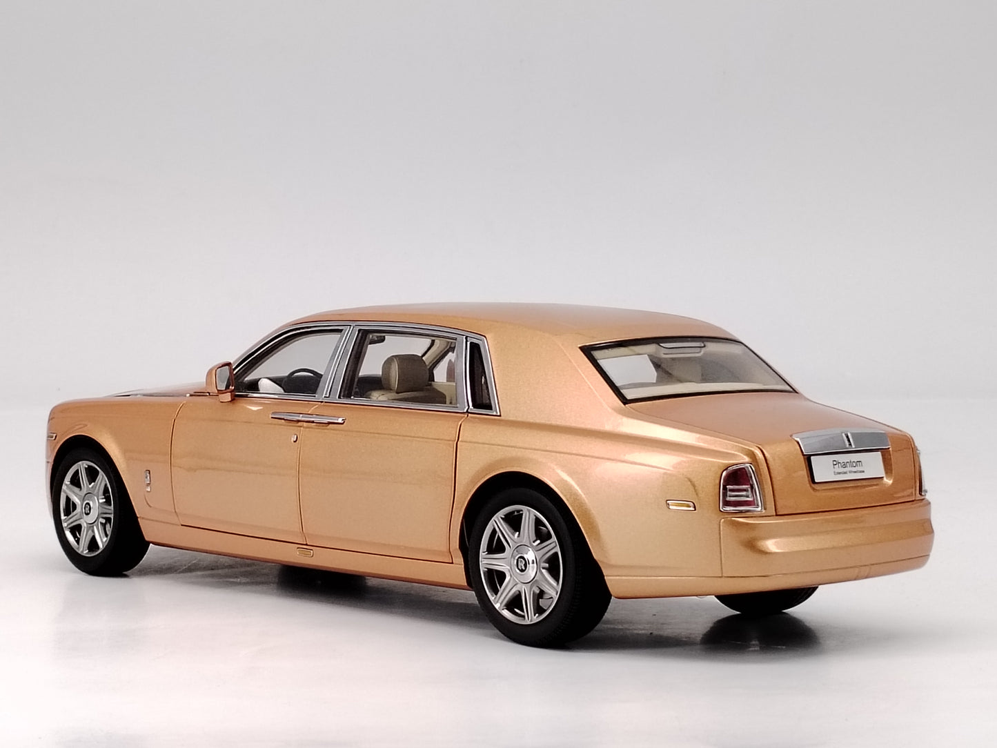 Kyosho 1/18 Rolls-Royce Phantom Gold Alloy Model Car