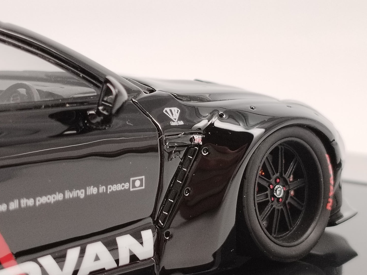One Model 1/43 Nissan GTR R35 LBWK ADVAN Car Model