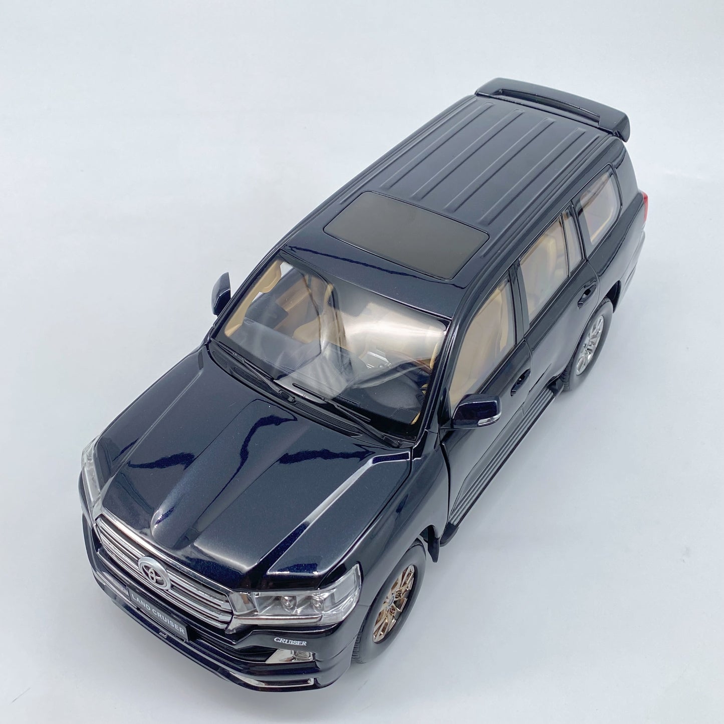 Kengfai 1/18 Toyota Land Cruiser LHD Alloy Model Car Ornaments