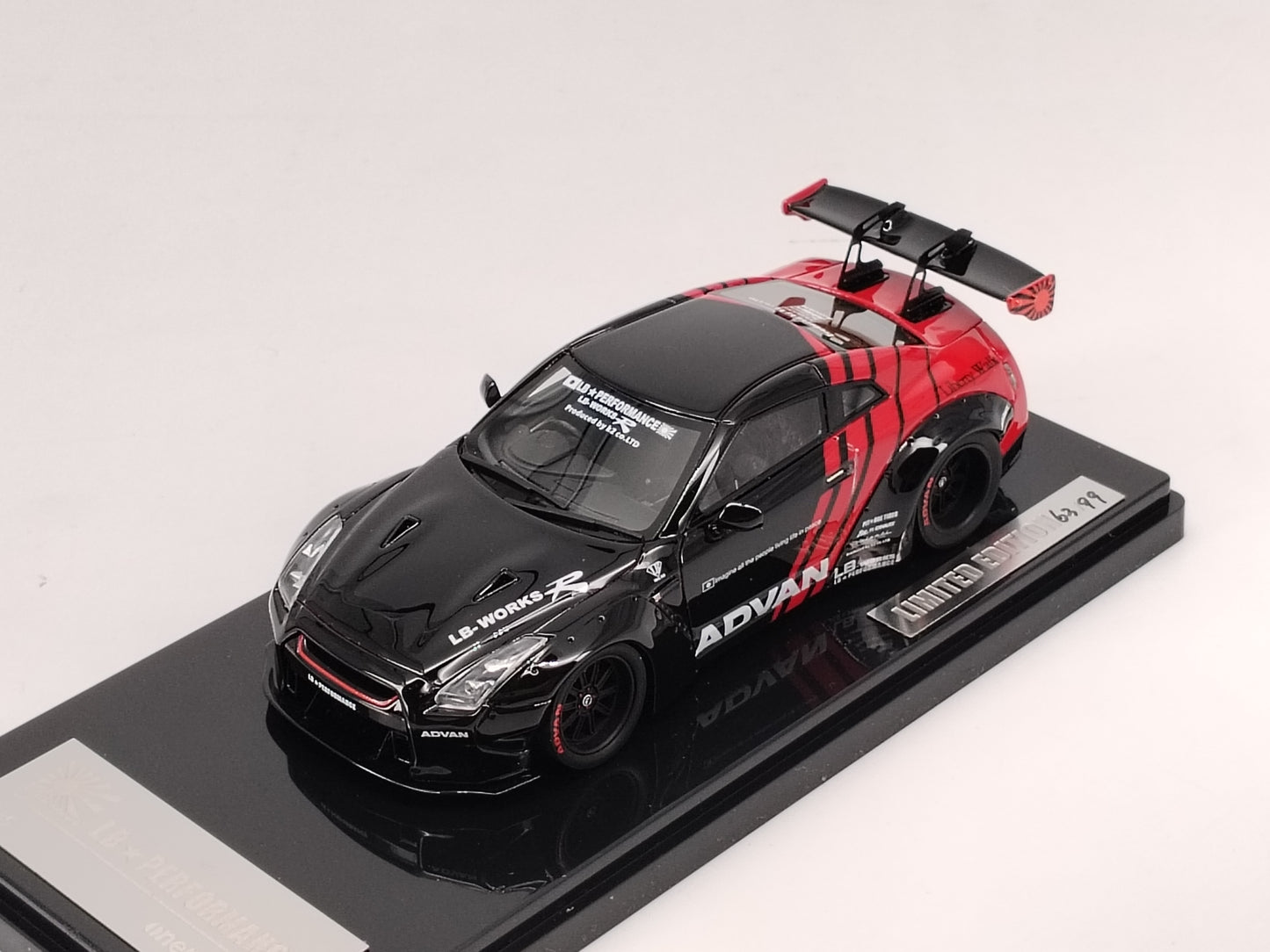 One Model 1/43 Nissan GTR R35 LBWK ADVAN Car Model