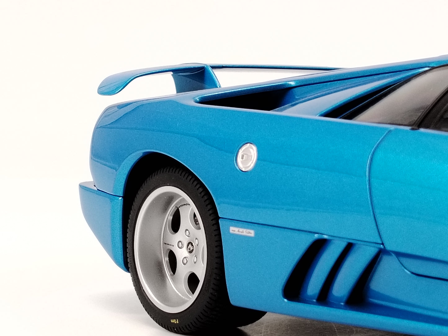 AUTO Art 1/18 Lamborghini DIABLO SE30 79156 Blue Car Model
