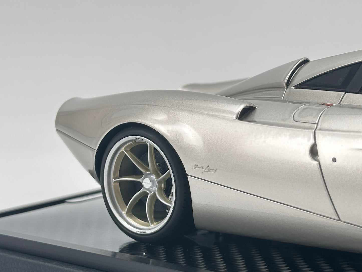 BBR 1/18 Pagani Huayra Codalunga Carbon Base Gold Limited Edition Car Model