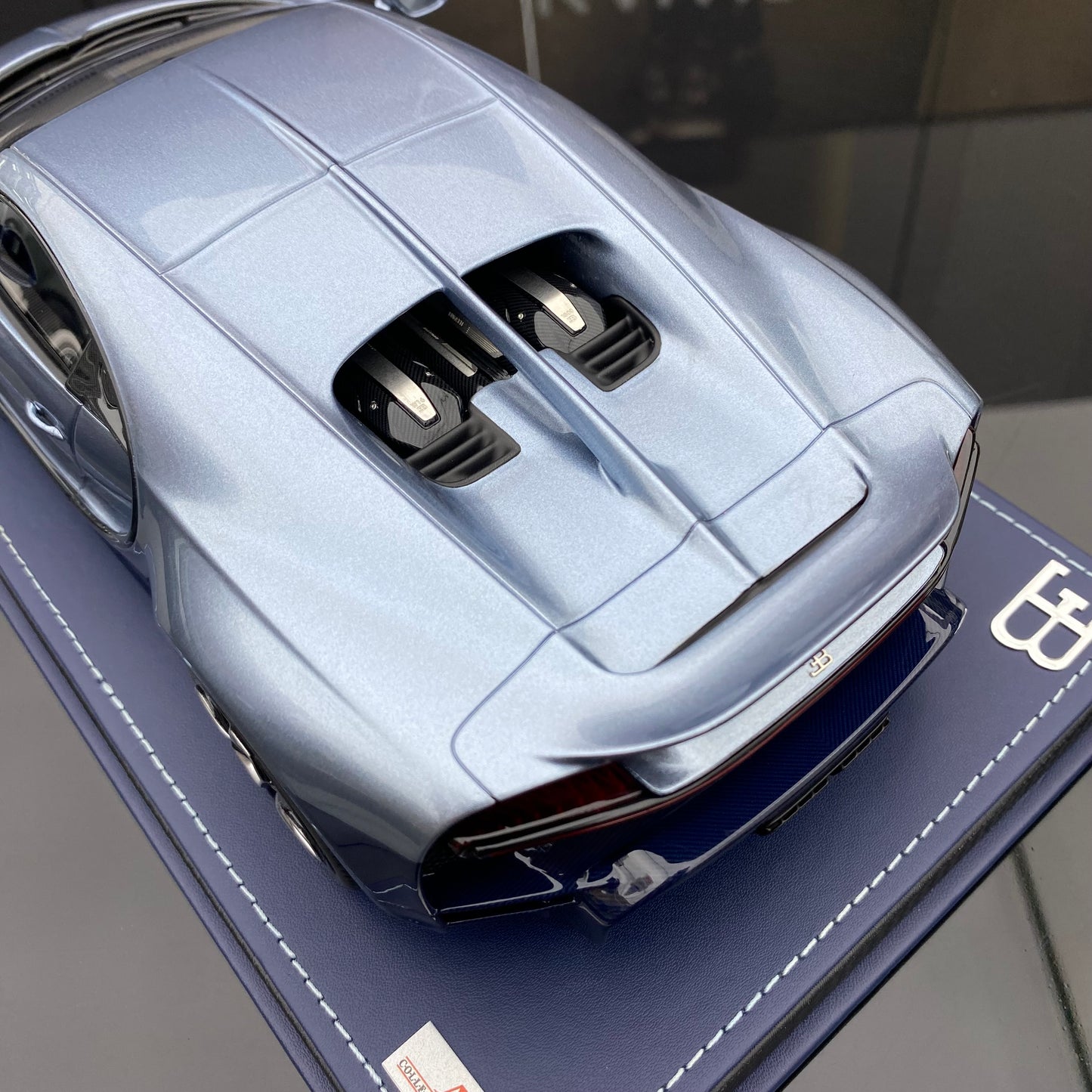 MR 1/18 Bugatti Chiron Profilee Atlantic Blue Limited Edition Car Model Ornament