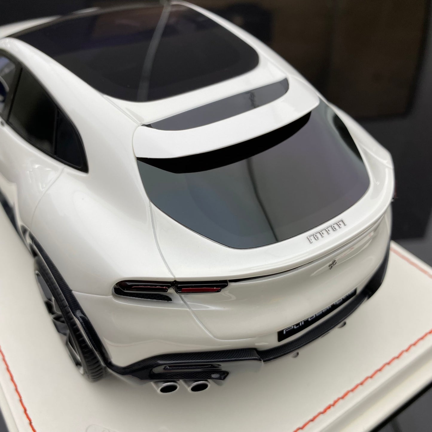 RUNNER 1/18 Ferrari Purosangue FUV resin enclosed simulation car model