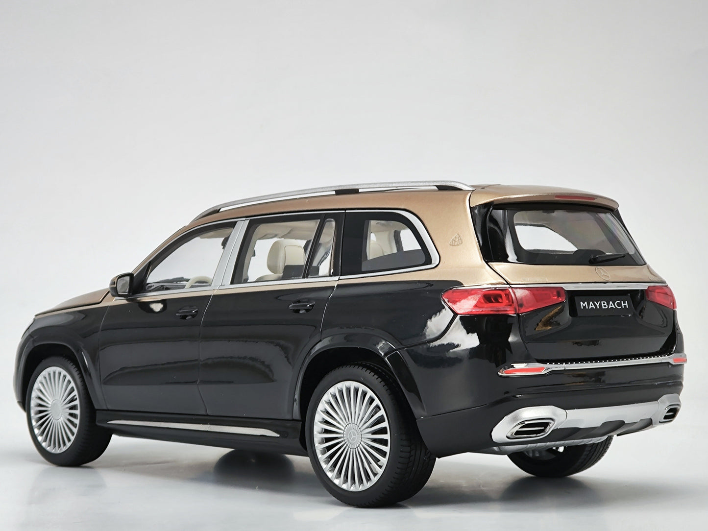 Paragon 1/18 Mercedes-Benz Maybach GLS600 alloy car model ornaments