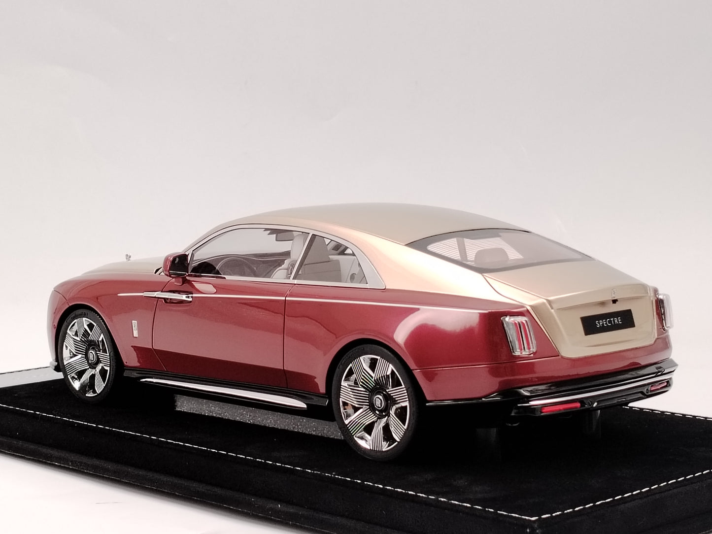 HH Model 1/18 Rolls-Royce Spectre Cherry Red/Champagne Gold Simulation Car Model