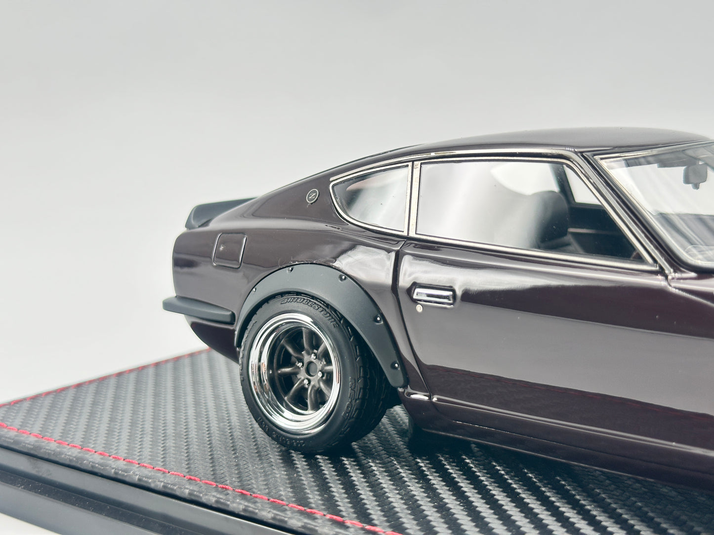 Ignition Model 1/18 Nissan Fairlday 240ZG HS30) with engine wine red brown simulation car model ornaments