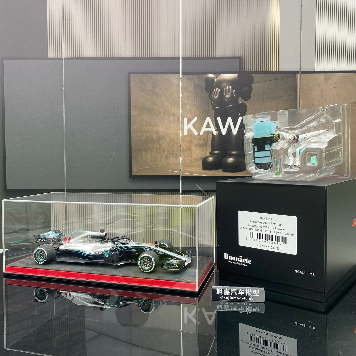 Spark 1/18 Mercedes-AMG F1 Team W09 2018 Brazil Grand Prix Victory No. 44 Hamilton Buonarte Special Edition Silver Paint Simulation Car Model