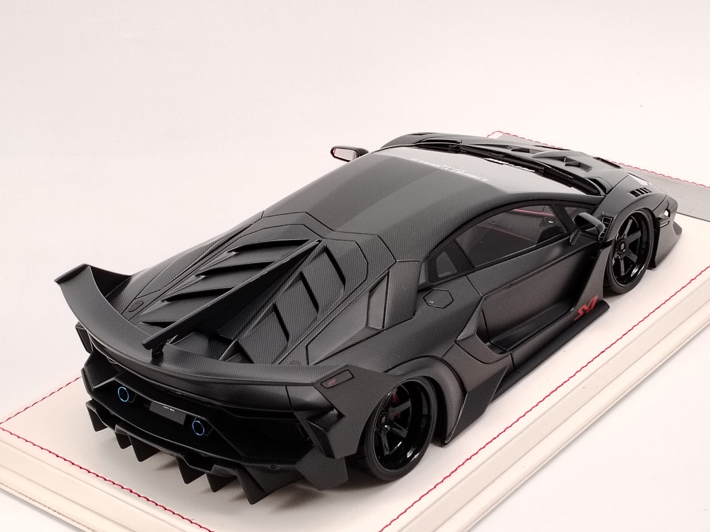 DG 1/18 Lamborghini Aventador GT EVO Black Carbon Limited Edition Die-cast Model Car