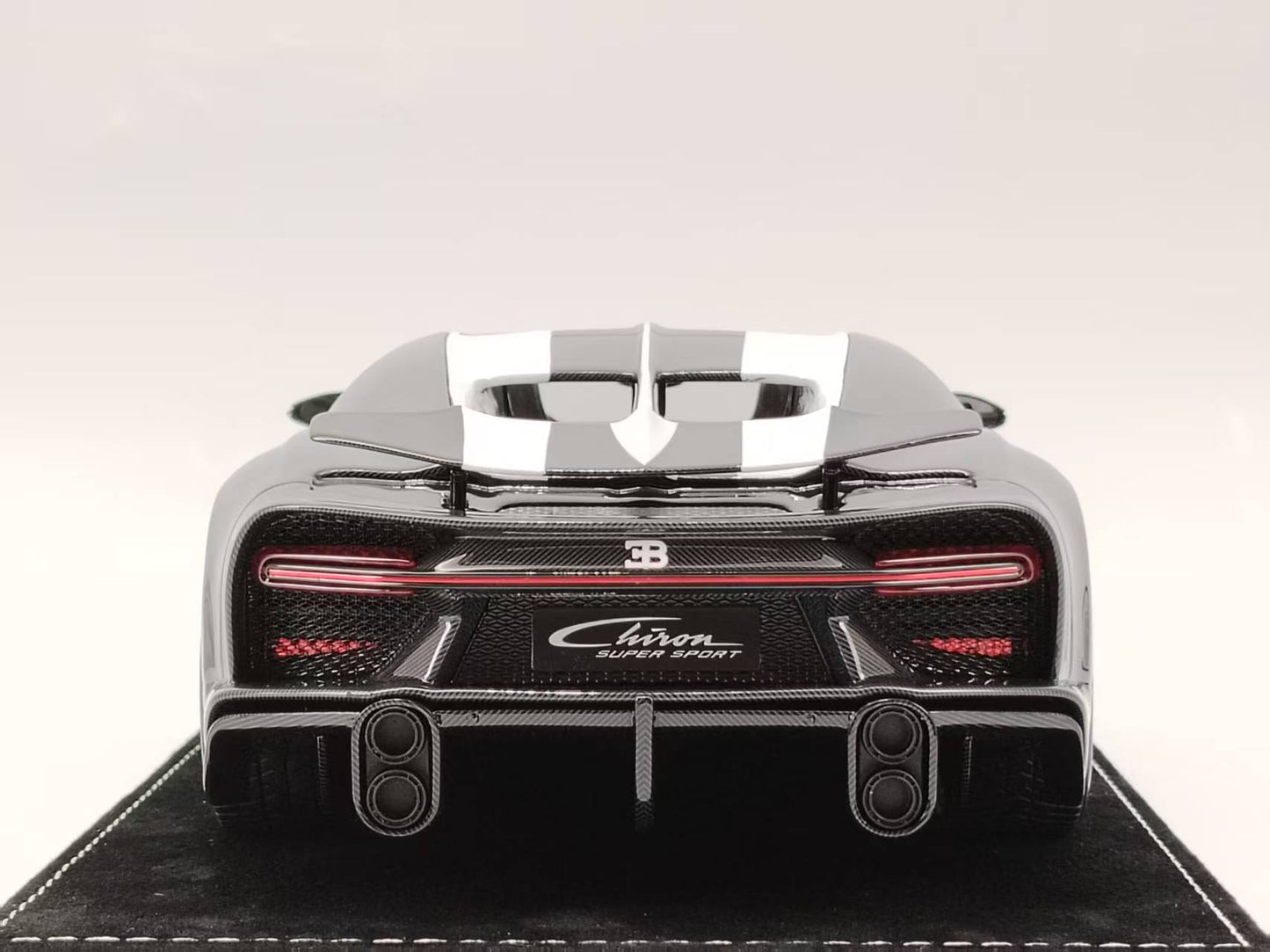 HH Model 1/18 Bugatti Chiron SS Black Carbon/White Stripes Resin Model HH467