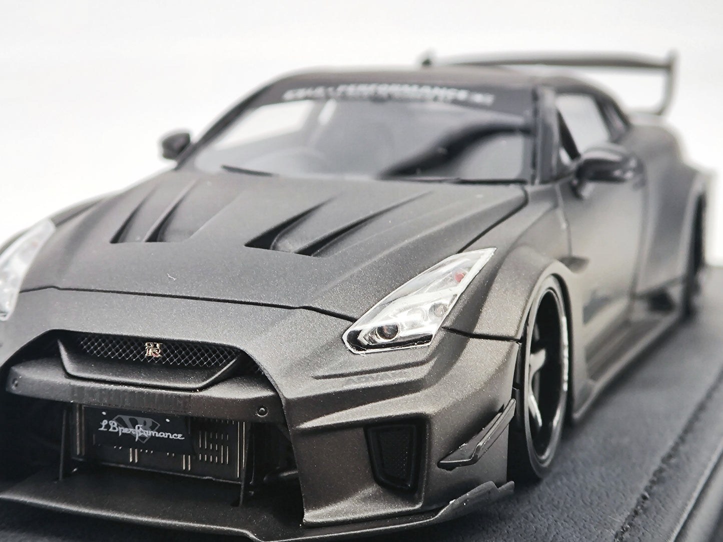 IG 1/43 Nissan GTR R35 LBWK wide body black warrior simulation car model ornaments