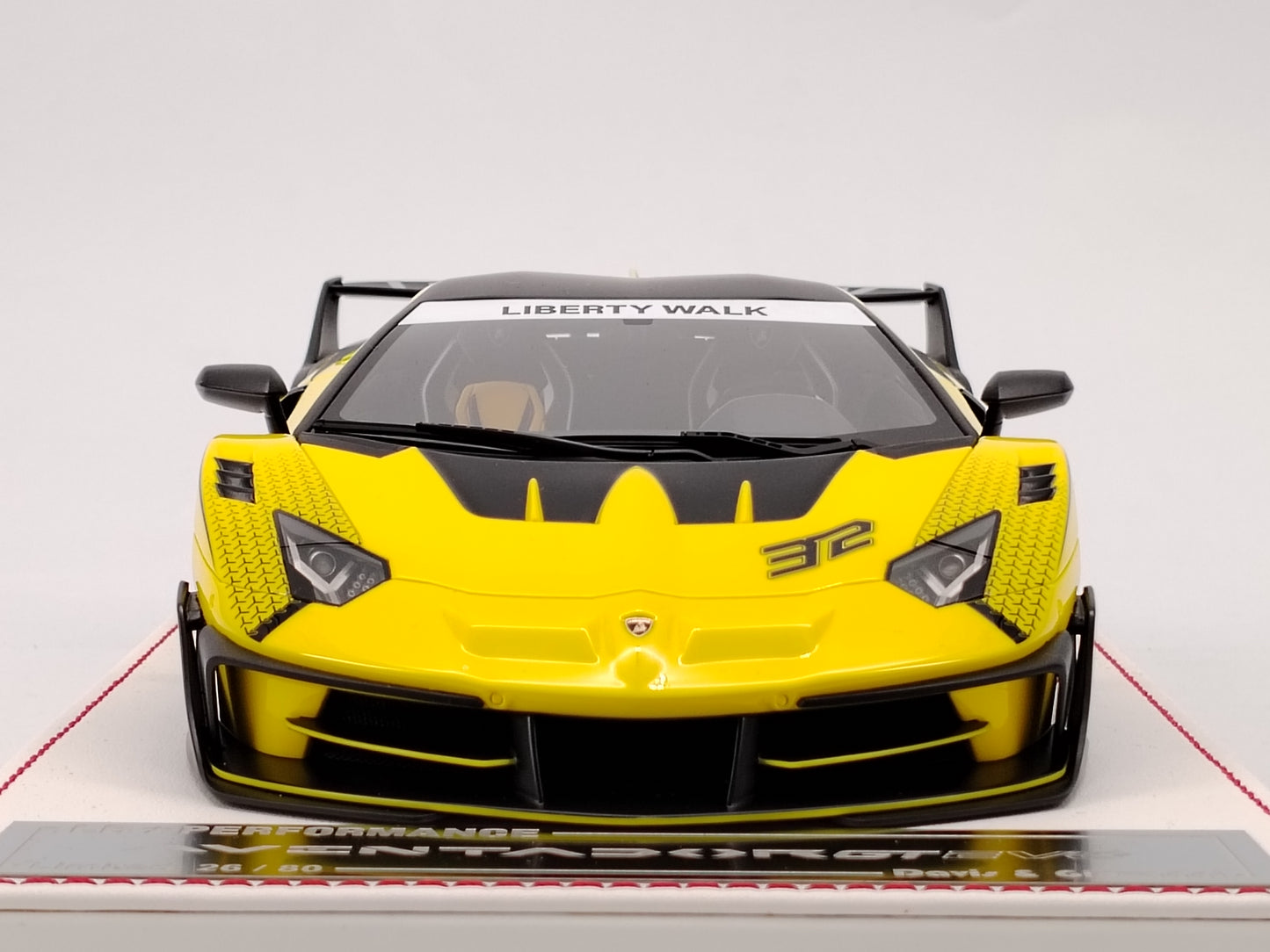 DG 1/18 Lamborghini Aventador GT EVO Yellow Limited Edition Model Car