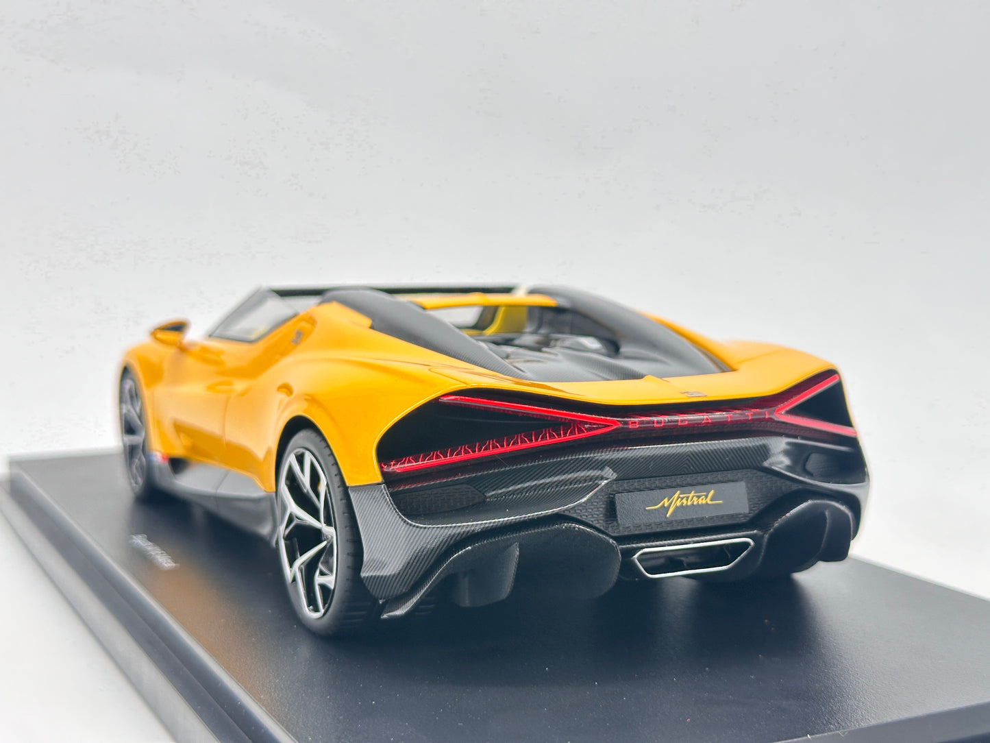 TOPSPEED 1/18 Bugatti W16 Mistral Yellow Resin Car Model