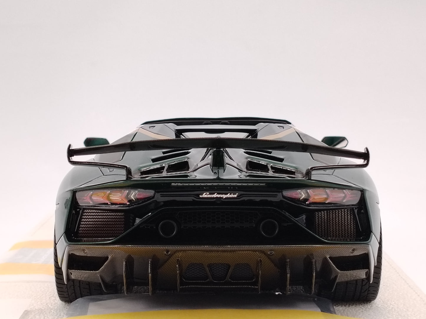MAKEUP 1/18 Lamborghini SVJ ROADSTER White and Green Limited Edition Simulation Model Car