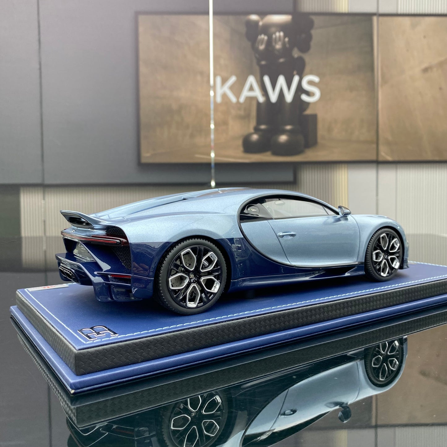 MR 1/18 Bugatti Chiron Profilee Atlantic Blue Limited Edition Car Model Ornament