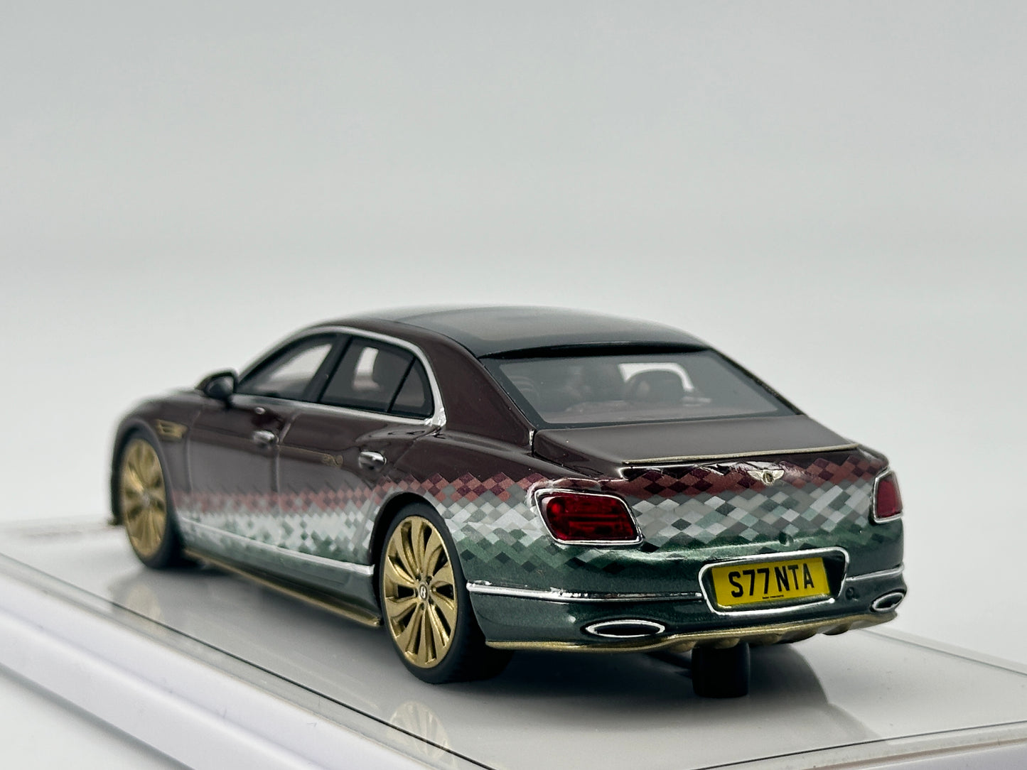 TSM Model 1/43 Bentley Flying Spur Christmas Brown Simulation Car Model Ornaments