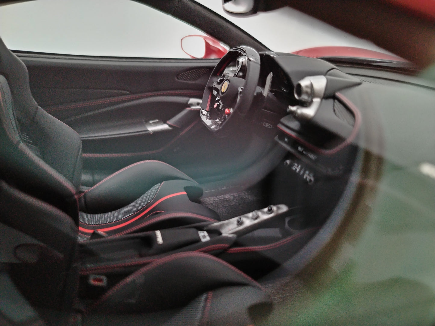 DG 1/18 Ferrari F8 Novetic Red Simulation Model Car Birthday Gift