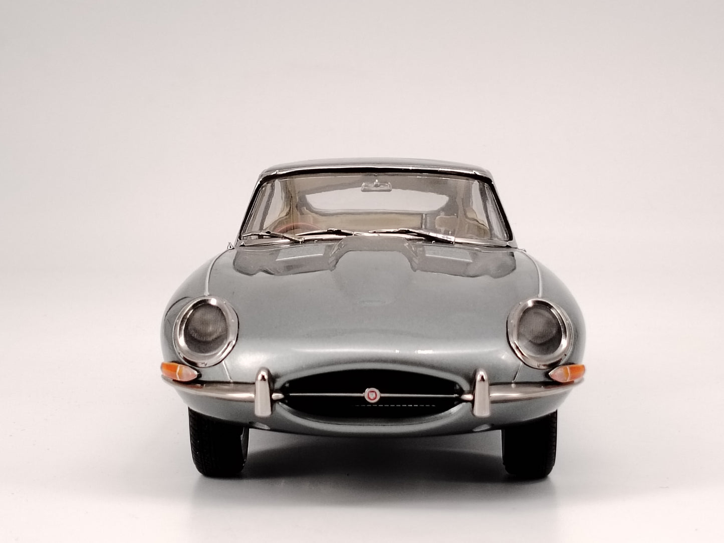 Kyosho 1/18 Jaguar E TYPE alloy simulation model car birthday gift ornaments